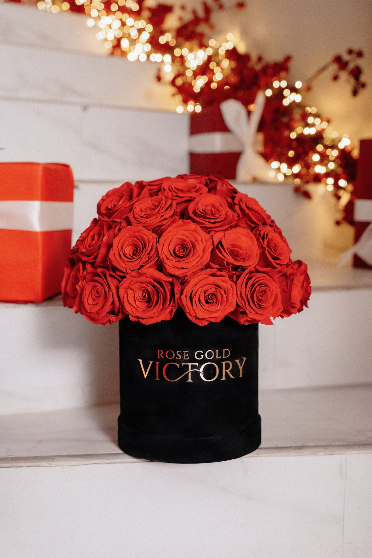 Red Bouquet in Black Round Box