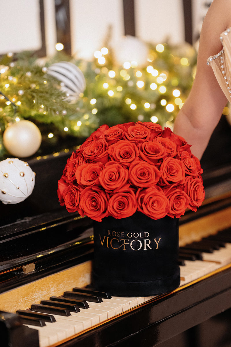 Red Bouquet in Black Round Box